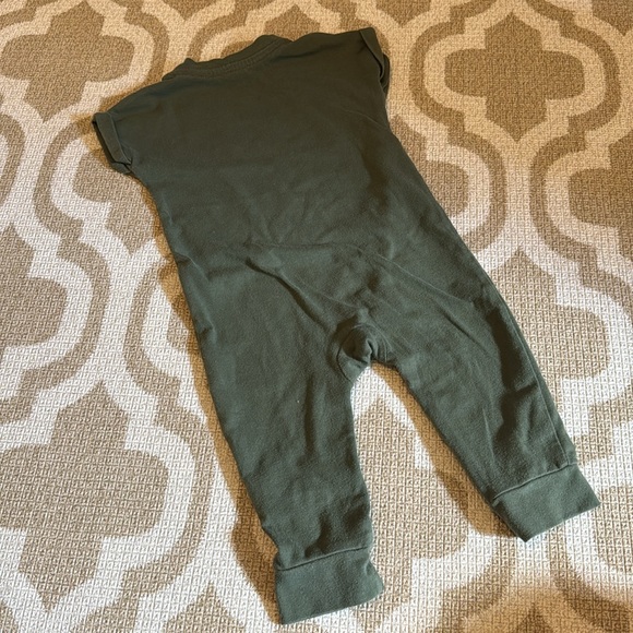 Mom’s Mini Romper - Picture 2 of 3